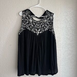 Lucky Brand Black White Sleeveless Embroidered Geometric Top 2X Flowy Open Back